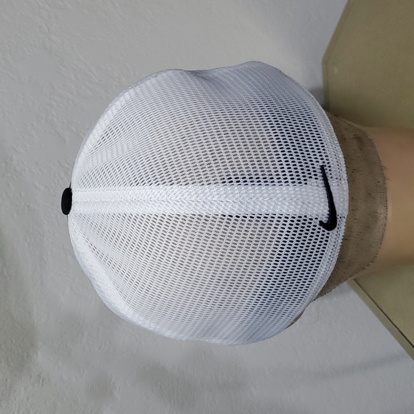 Nwot Nike mesh back fitted cap - Picture 4 of 7